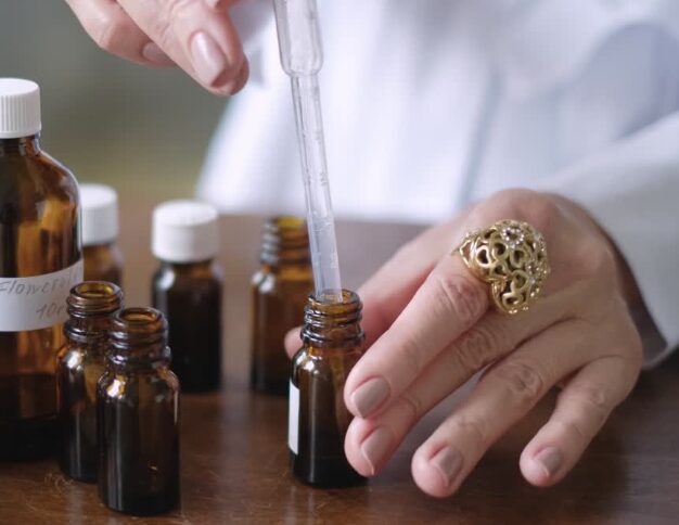 Tvorba vôní GOA – ručné miešanie esenciálnych olejov pre interiérové parfémy